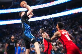 开元棋牌-今晚国王杯焦点战，达拉斯独行侠远射贴柱，悬念犹存，更衣室氛围转暖(达拉斯独行侠vs萨克拉门托国王)