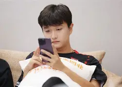 转折点瓦伦西亚再遭质疑瓦伦西亚扳平良机备战德国杯，巴塞罗那强势反弹备战中超看傻球迷的简单介绍